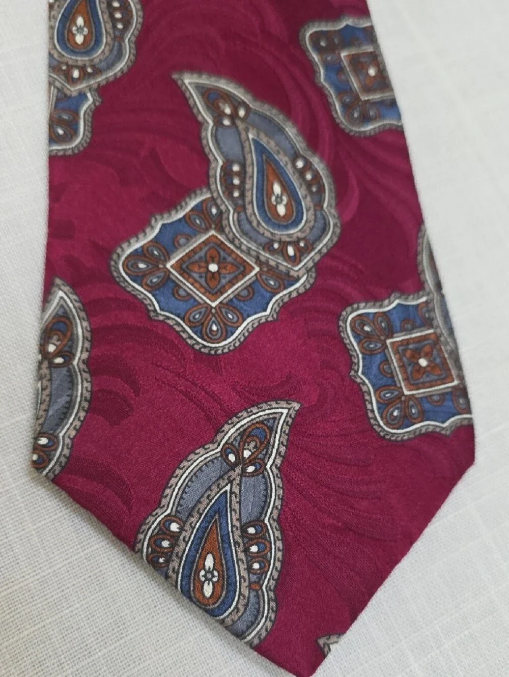 Vintage Don Loper 100% Silk Men's Burgundy Paisley Tie